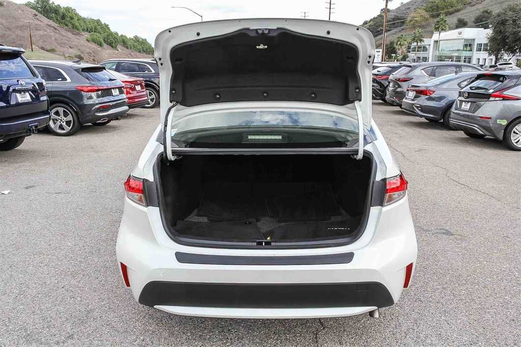 Used 2021 Toyota Corolla LE w/ Carpet Mat Package (TMS) image 23