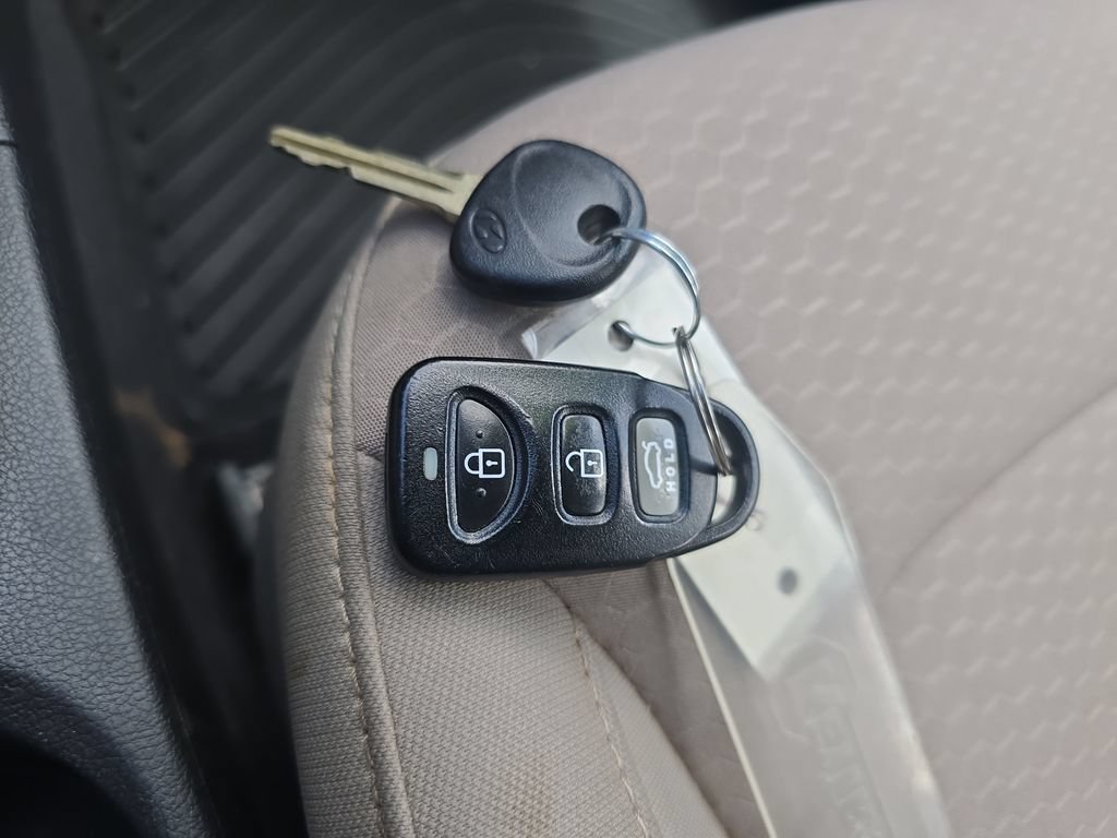 Used 2020 Hyundai Elantra SE w/ Winter Weather Package FWD image 29