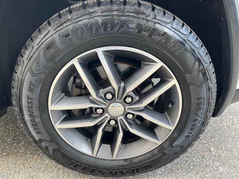 Used 2017 Jeep Grand Cherokee Limited image 9