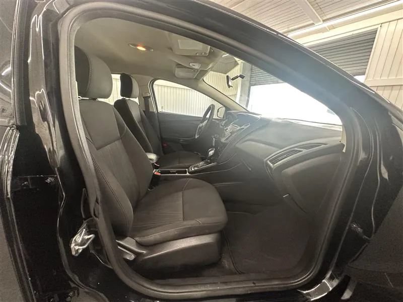 Used 2017 Ford Focus SE FWD image 10