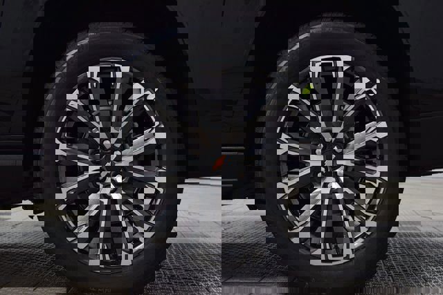 New 2026 Chevrolet Suburban High Country image 27