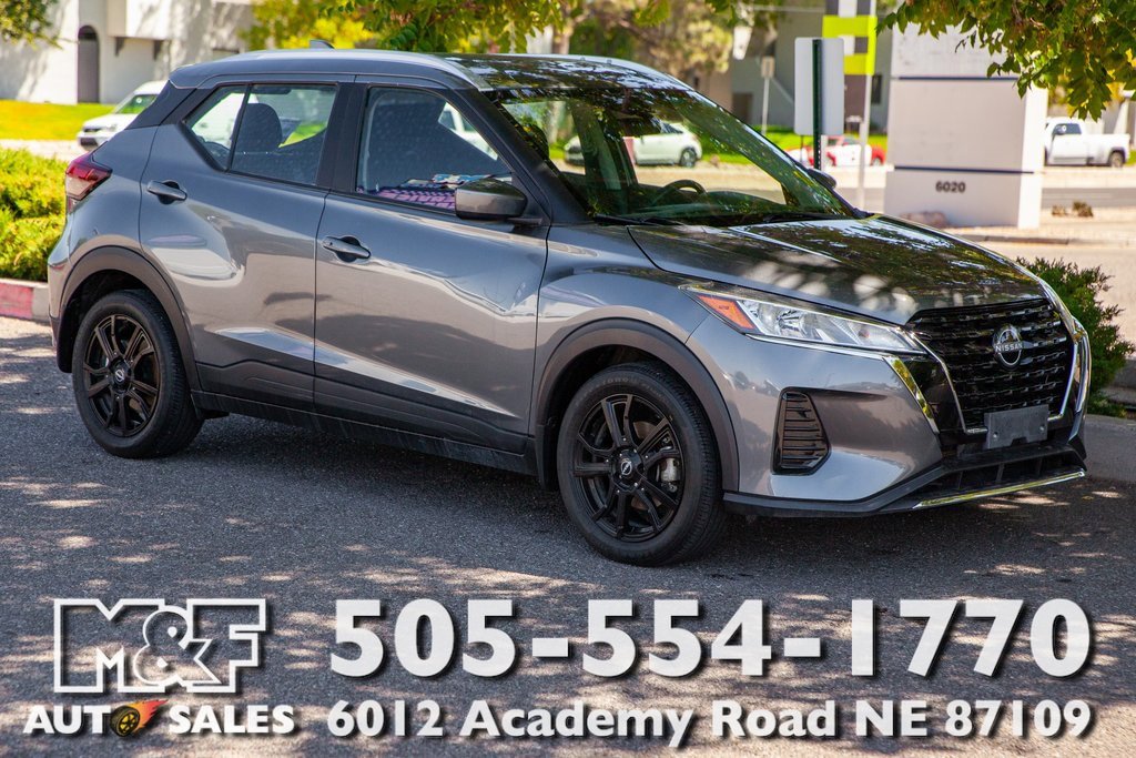 Used 2023 Nissan Kicks SV image 1
