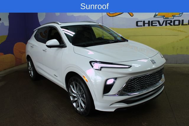Used 2025 Buick Encore GX Avenir w/ Avenir Technology Package AWD/4WD image 3