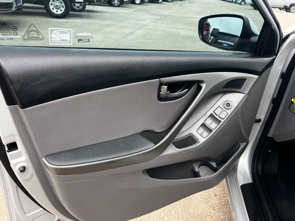 Used 2012 Hyundai Elantra Limited image 18