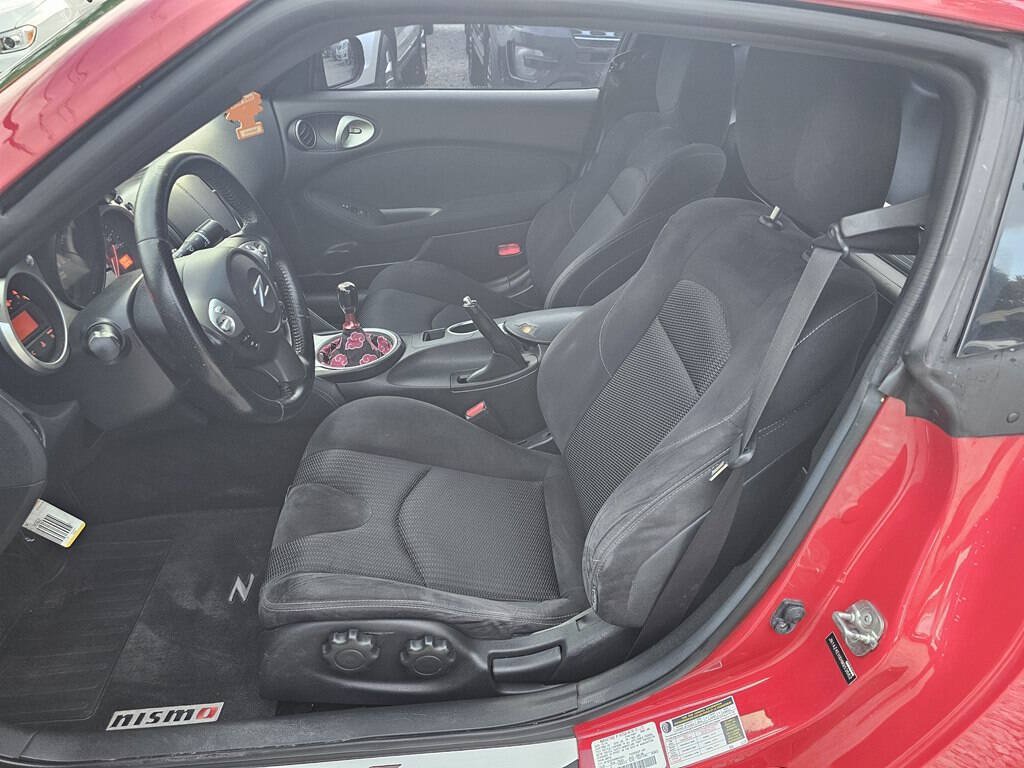 Used 2017 Nissan 370Z Coupe RWD image 11
