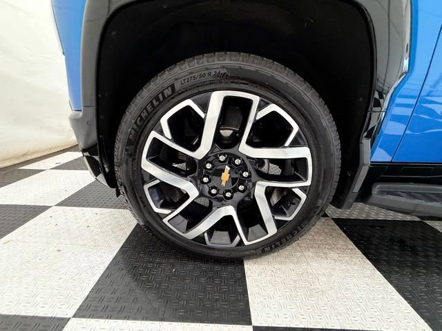 Used 2025 Chevrolet Silverado EV RST AWD/4WD image 10