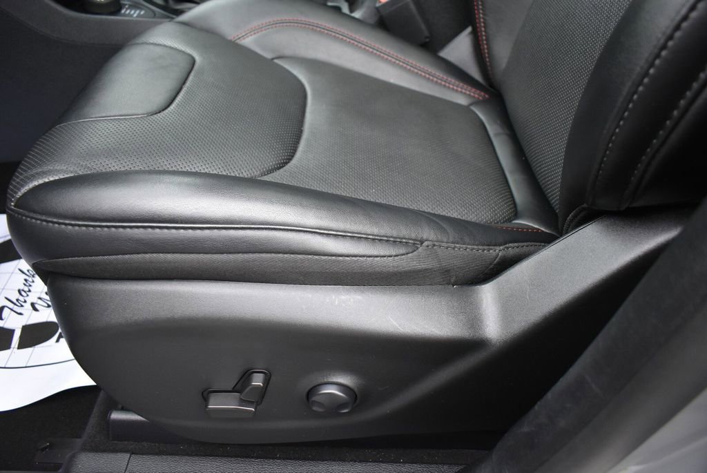 Used 2022 Jeep Cherokee Trailhawk w/ Sun, Sound & Nav Group image 13