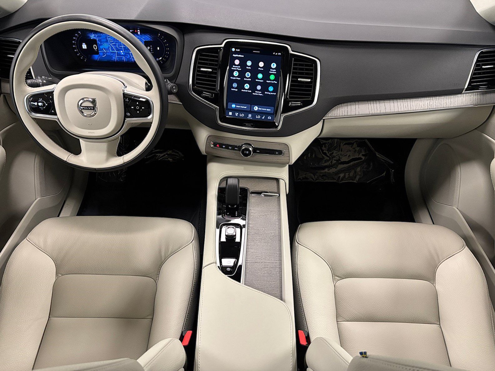 Used 2024 Volvo XC90 B5 Plus w/ Protection Package Premier AWD/4WD image 14