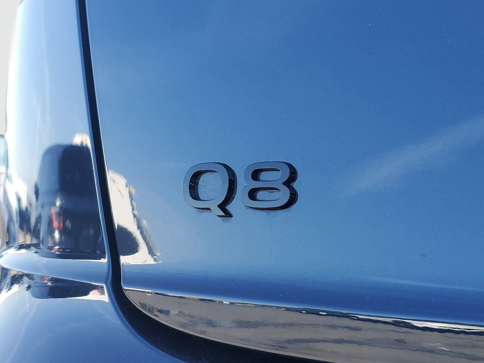 Used 2025 Audi Q8 Premium w/ Black Optic Package image 7