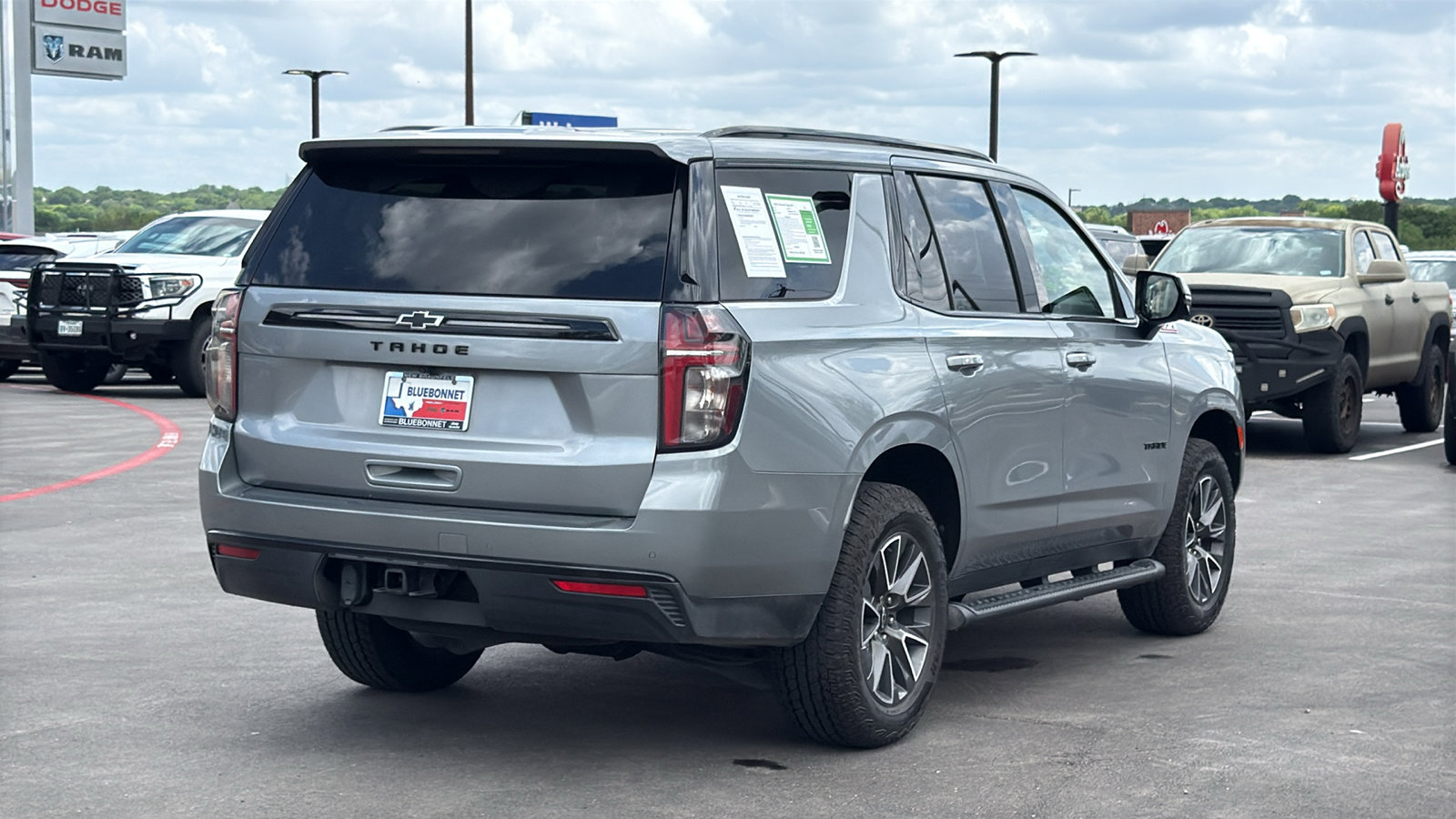 Used 2024 Chevrolet Tahoe Z71 w/ Luxury Package AWD/4WD image 5