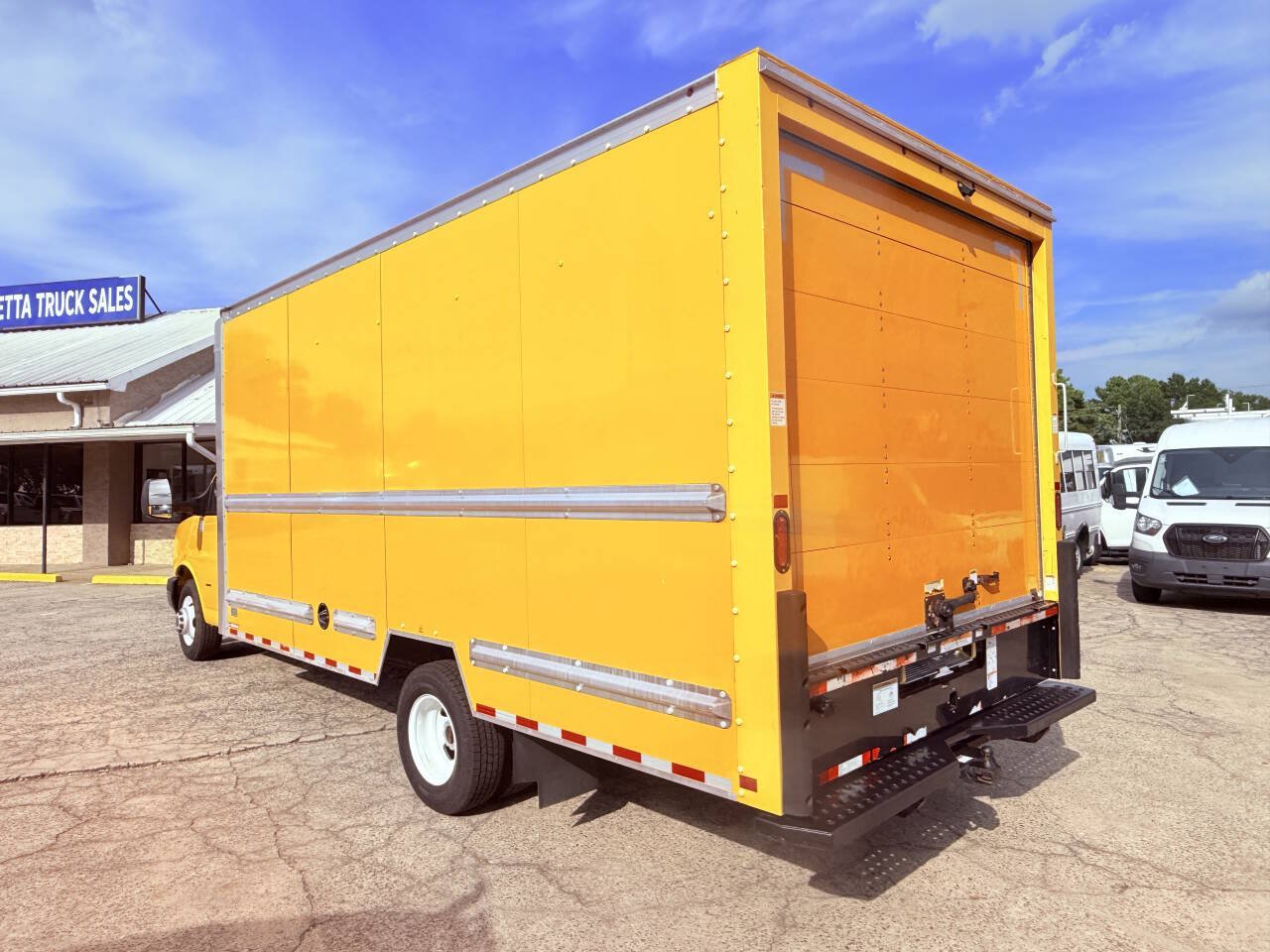 Used 2021 GMC Savana 3500 Extended w/ Power Convenience Package RWD image 19