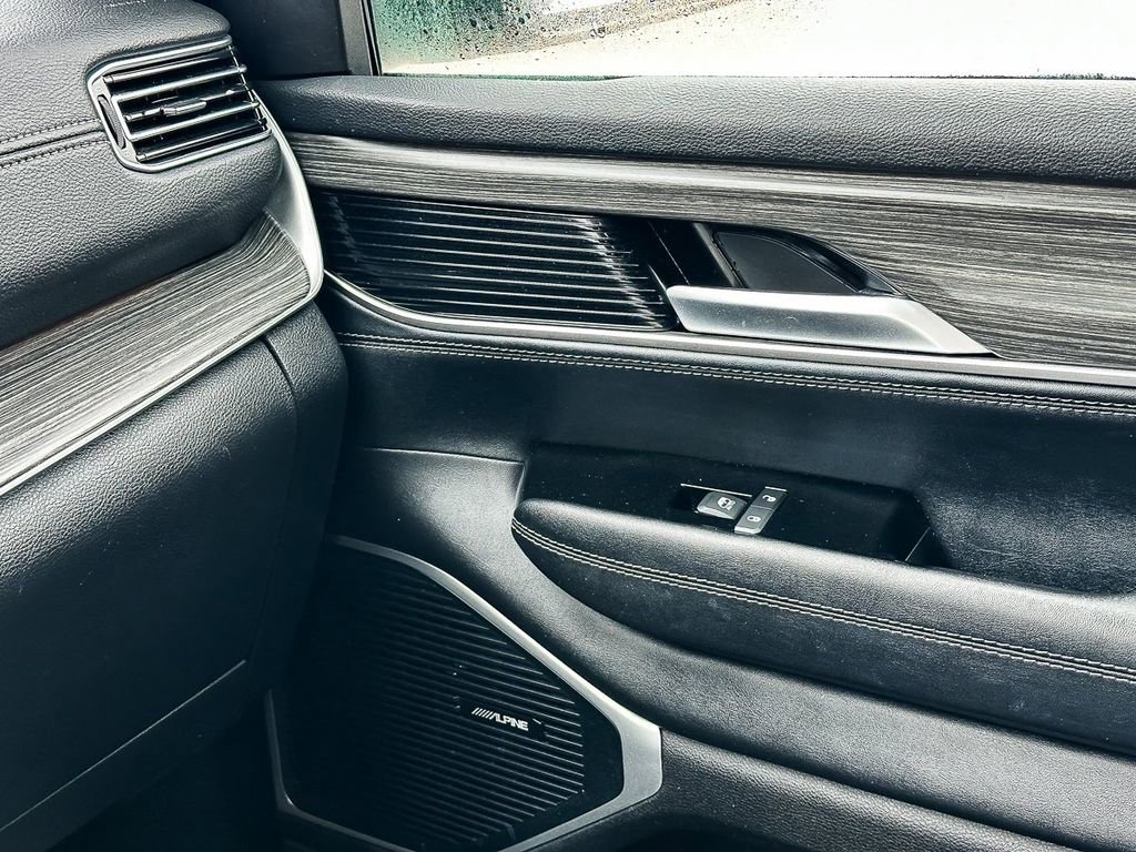 Used 2024 Jeep Wagoneer L Series III w/ Flexible Seating Group image 19