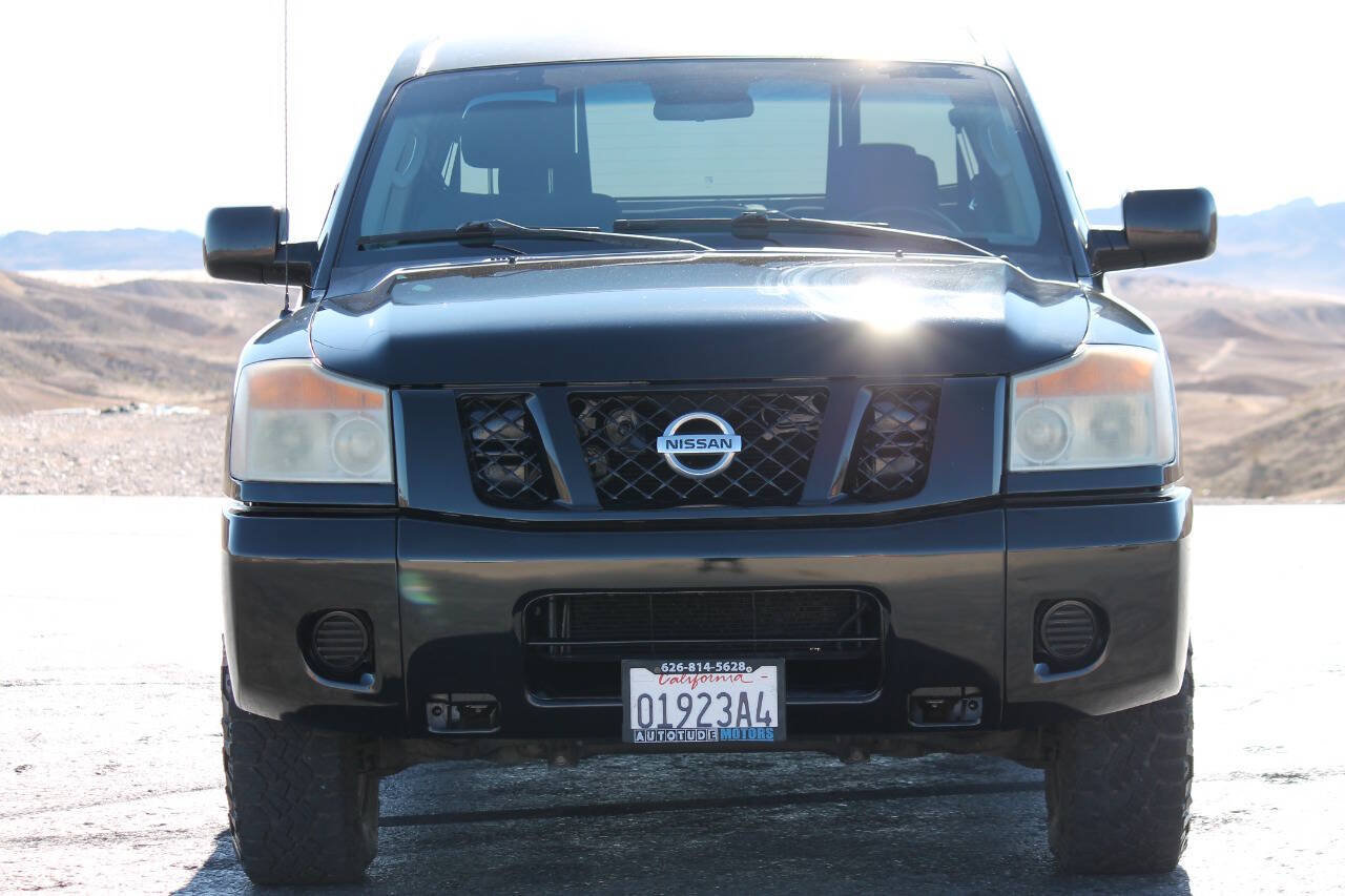 Used 2010 Nissan Titan SE RWD image 3