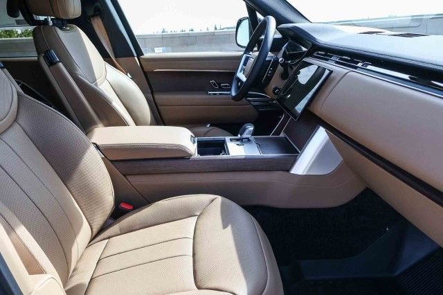 New 2025 Land Rover Range Rover Long Wheelbase SE image 12