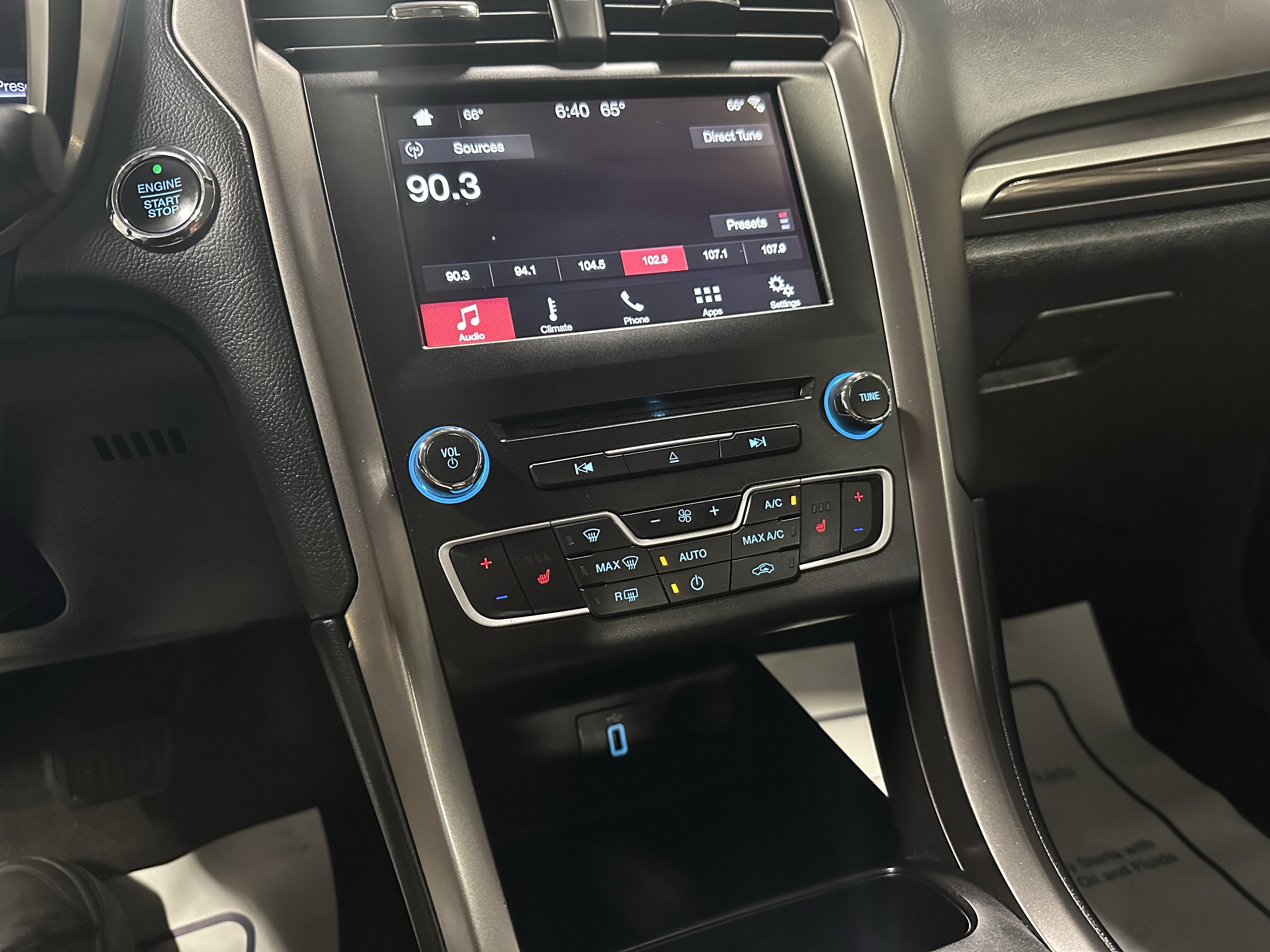 Used 2017 Ford Fusion SE w/ Fusion SE Technology Package FWD image 14