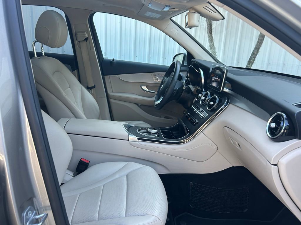 Used 2019 Mercedes-Benz GLC 300 4MATIC image 35