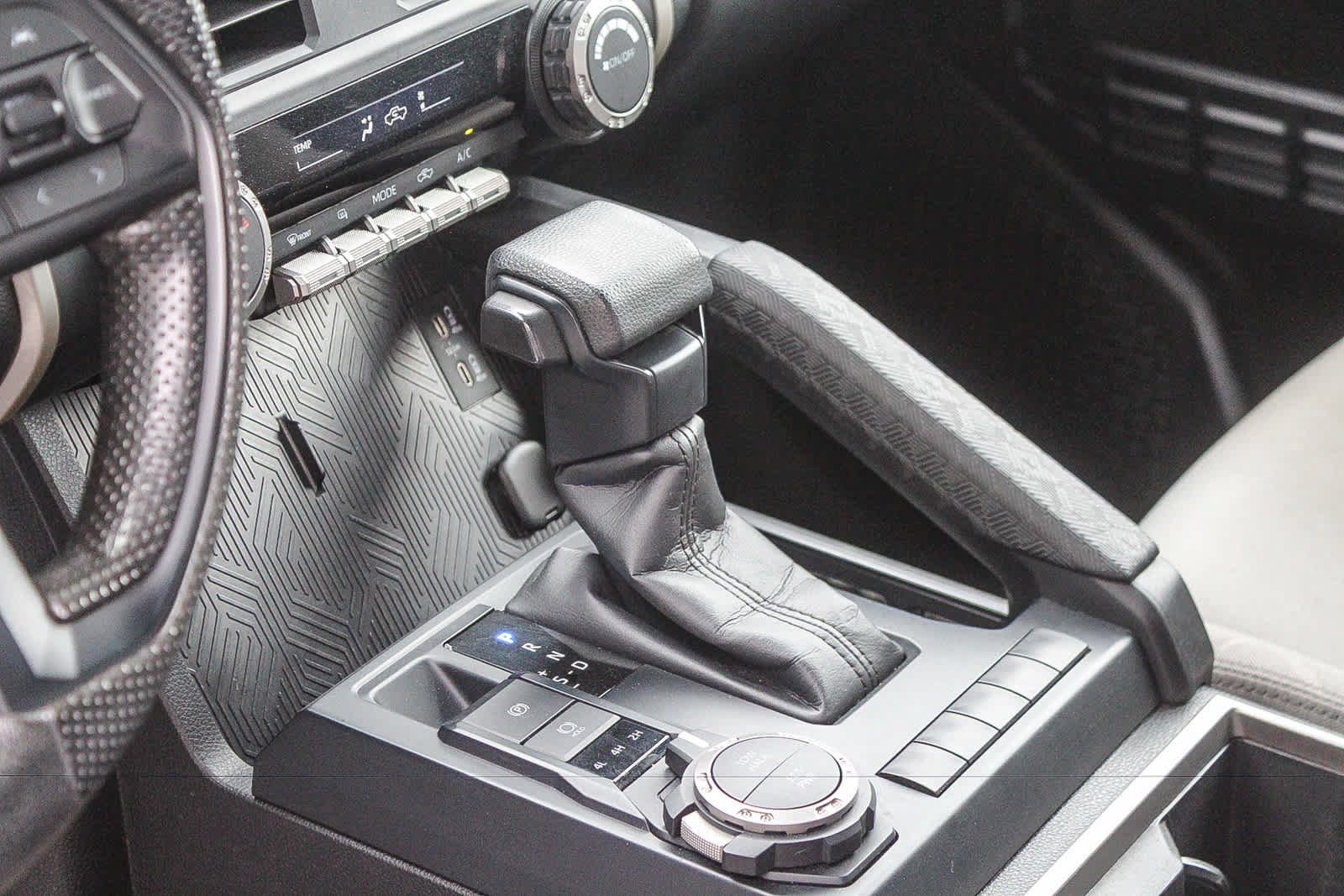 Used 2024 Toyota Tacoma SR5 AWD/4WD image 18