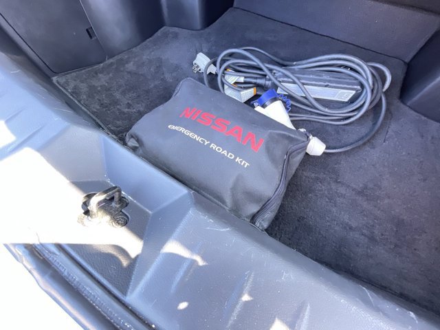 Used 2015 Nissan Leaf SL FWD image 35