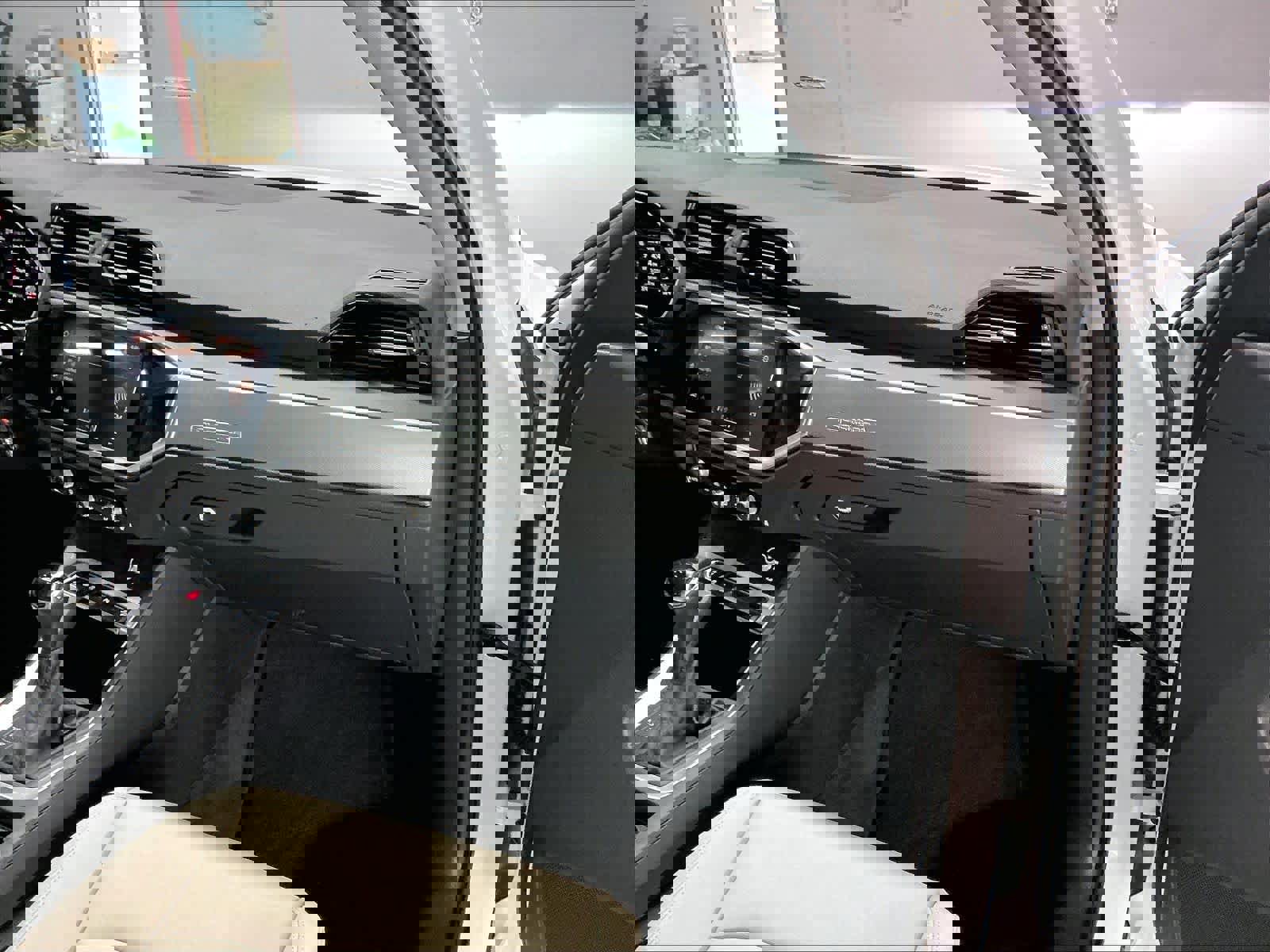 Certified 2025 Audi Q3 2.0T Premium image 18