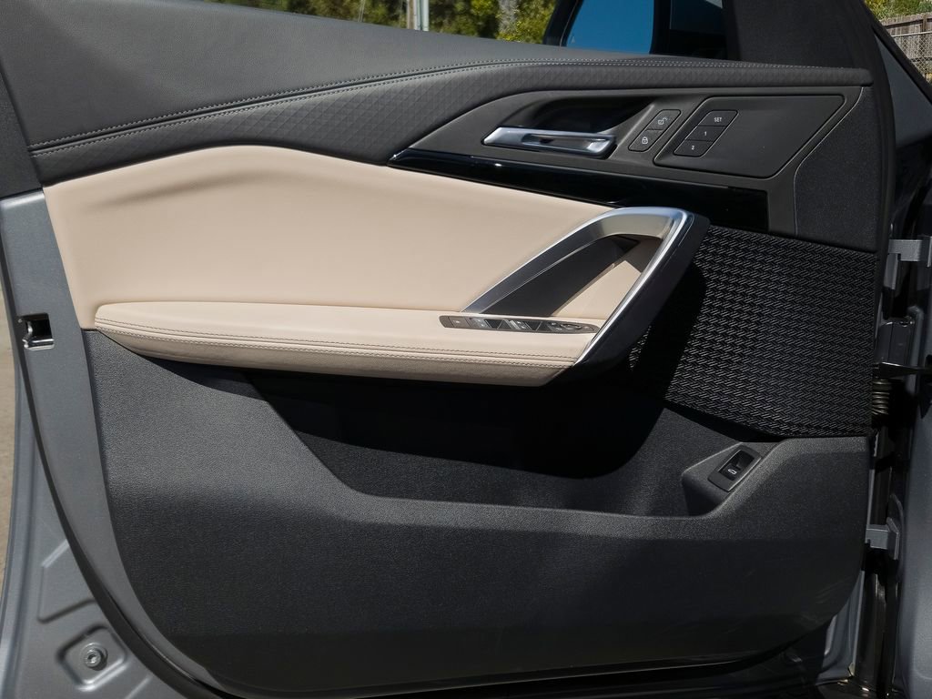 Used 2025 BMW X2 xDrive28i w/ Convenience Package image 19