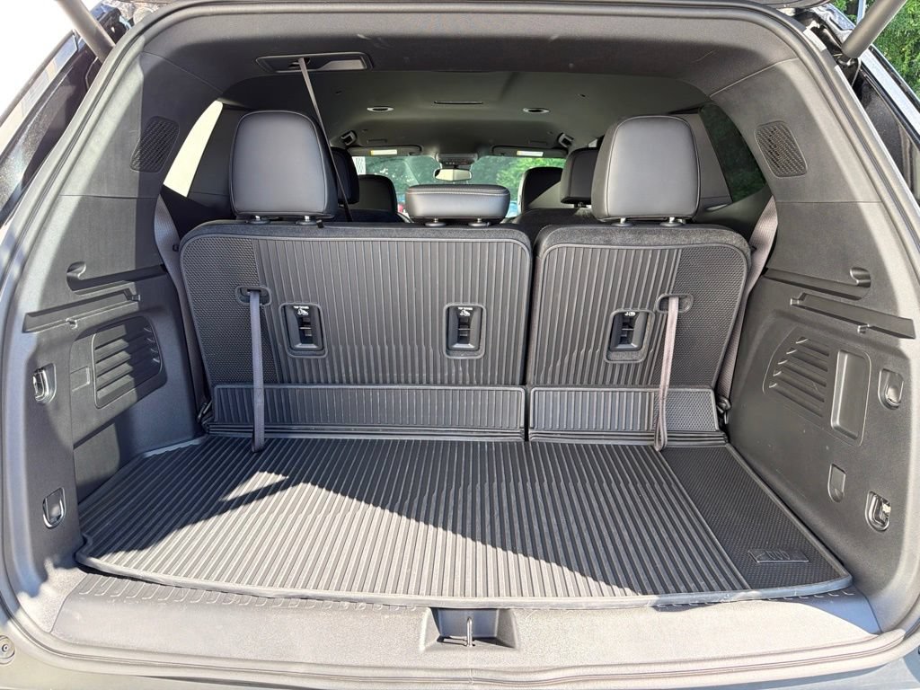 Used 2025 Buick Enclave Preferred w/ LPO, Floor Liner Package FWD image 18