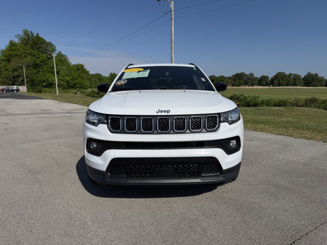 Used 2024 Jeep Compass Latitude AWD/4WD image 3