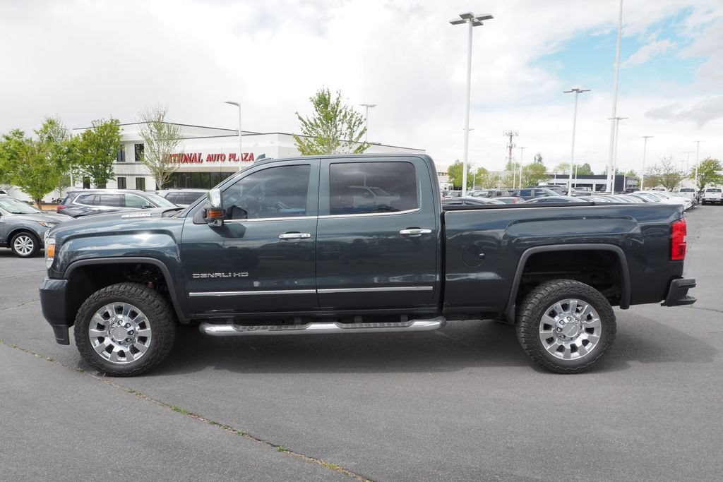 Used 2017 GMC Sierra 2500 Denali w/ Duramax Plus Package AWD/4WD image 8
