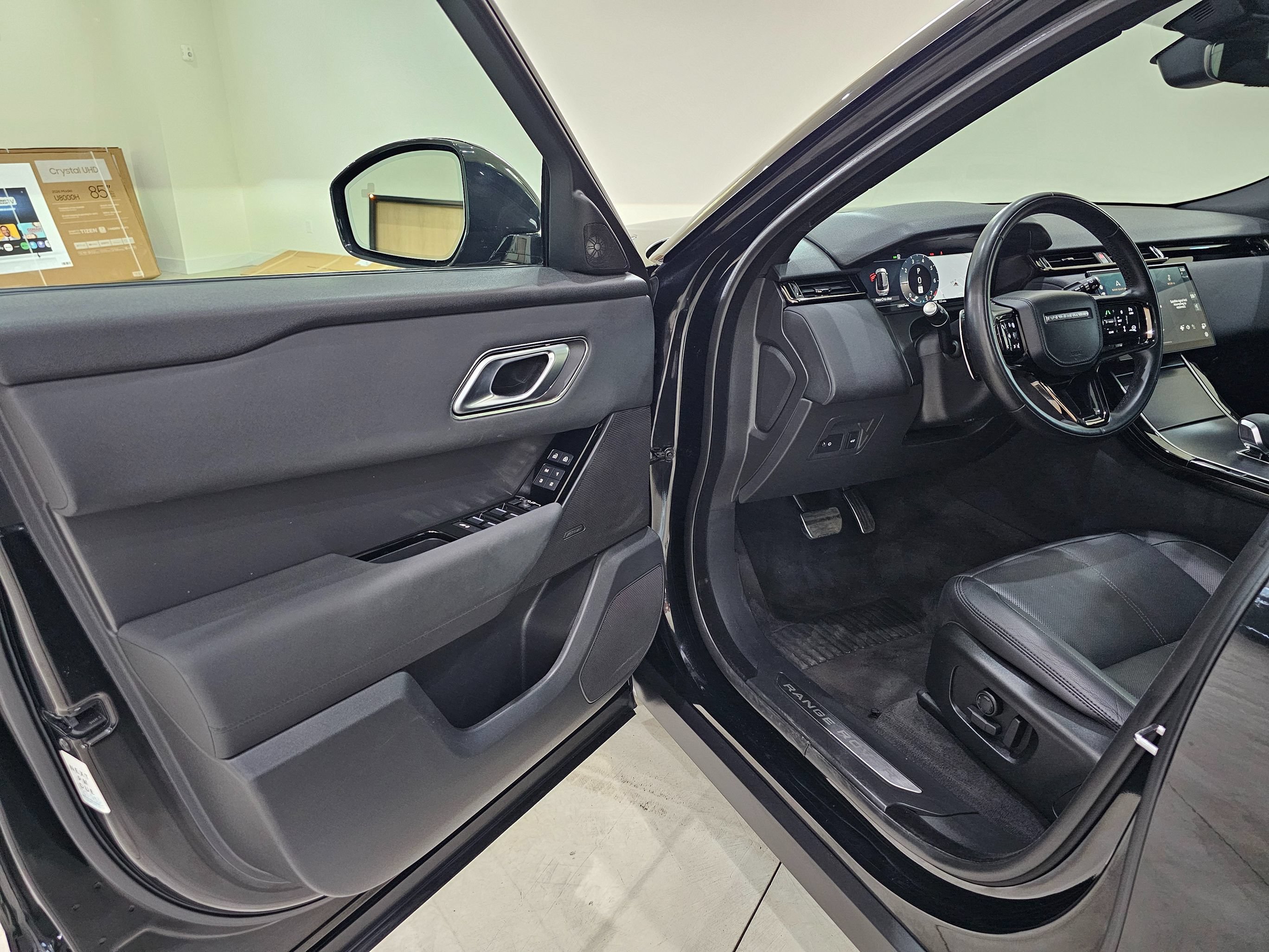 Used 2025 Land Rover Range Rover Velar Dynamic SE AWD/4WD image 19