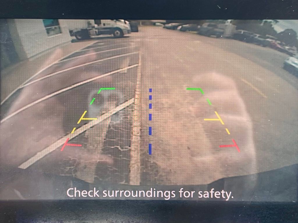 Used 2023 Nissan Titan SV image 7