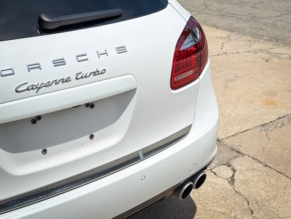 Used 2013 Porsche Cayenne Turbo w/ Premium Pkg Plus AWD/4WD image 15