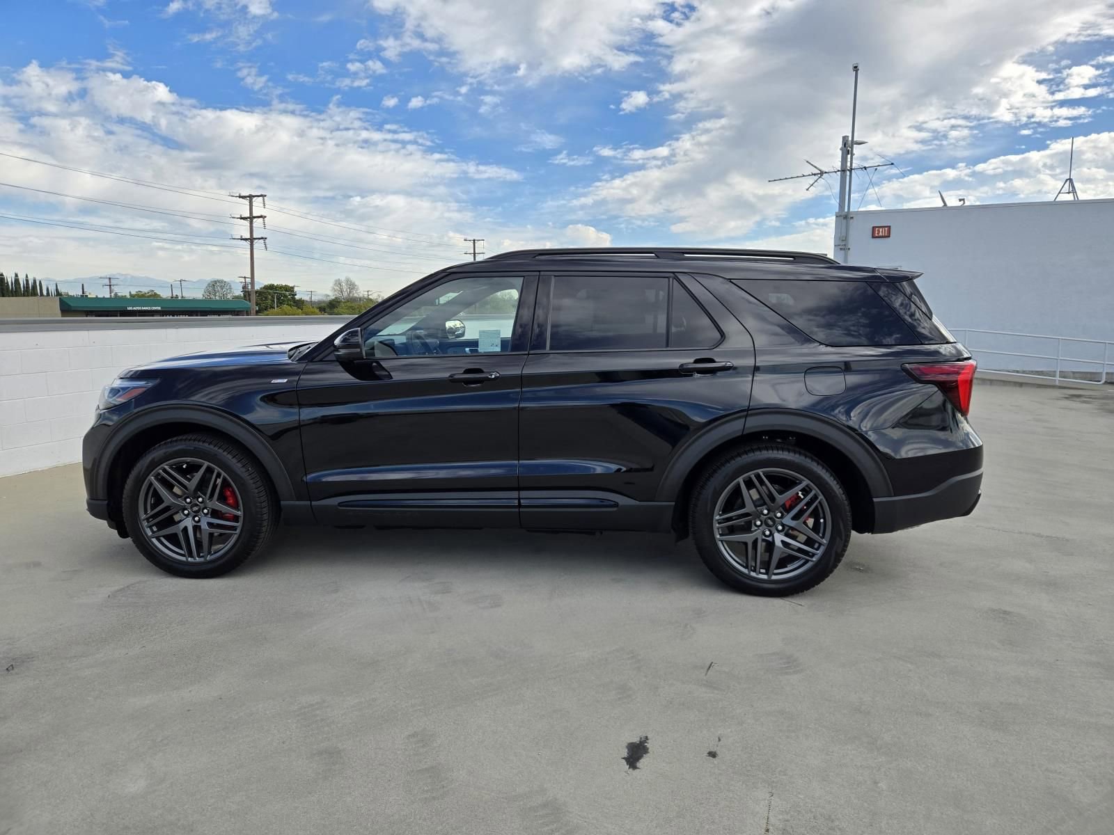 New 2026 Ford Explorer ST-Line w/ ST-Line Street Pack RWD image 7