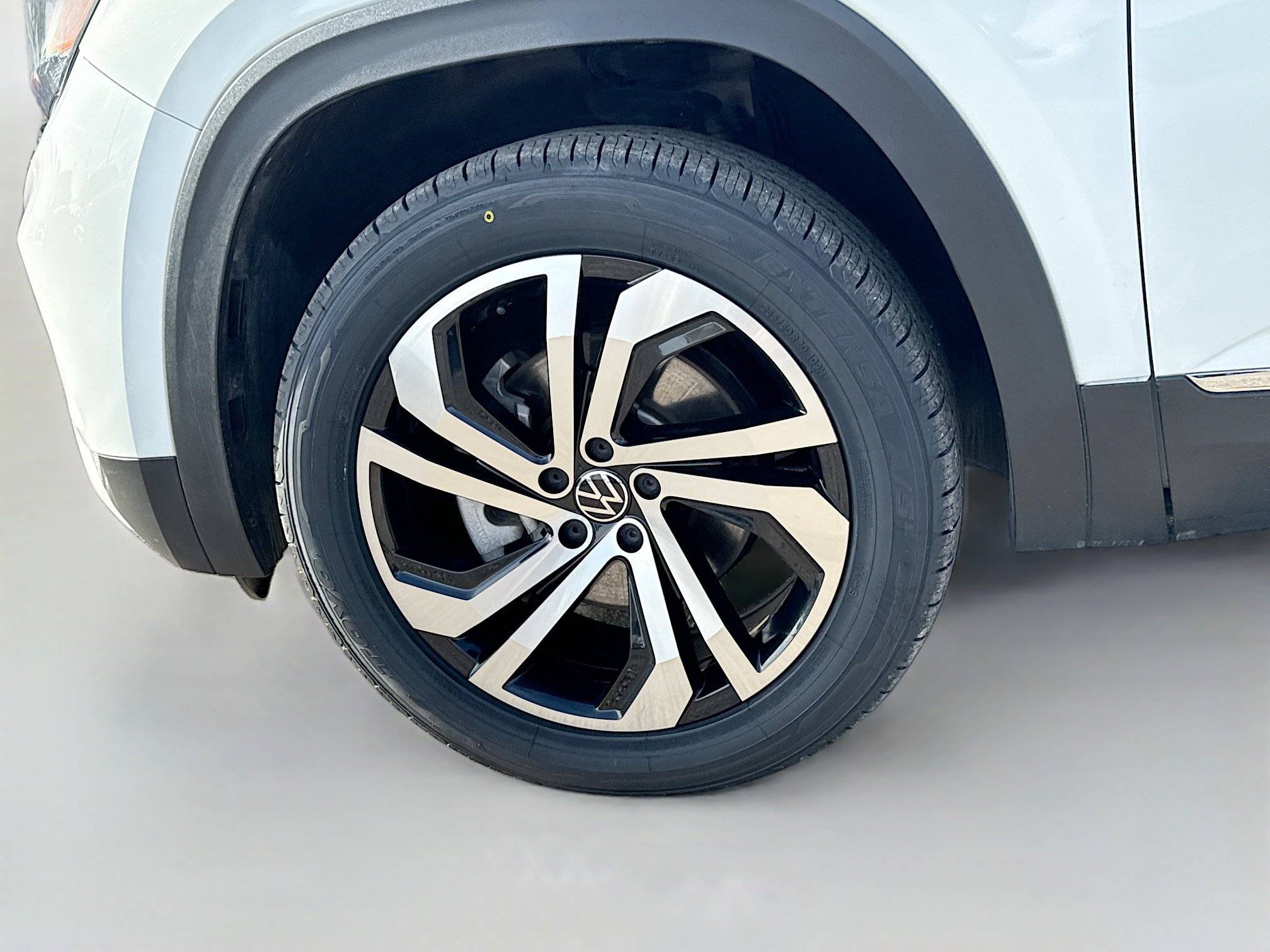 Used 2022 Volkswagen Atlas Cross Sport SEL AWD/4WD image 43
