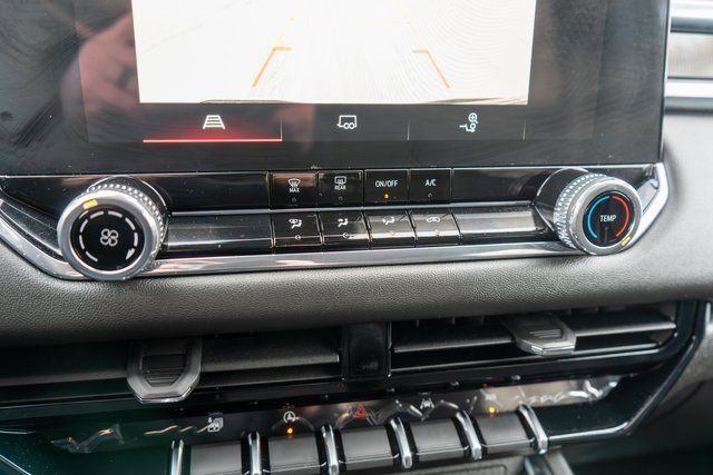 Used 2025 GMC Canyon Elevation image 26