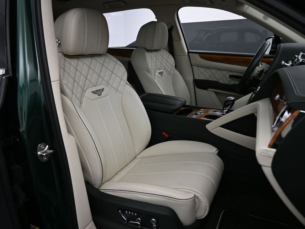 Used 2022 Bentley Bentayga AWD/4WD image 32