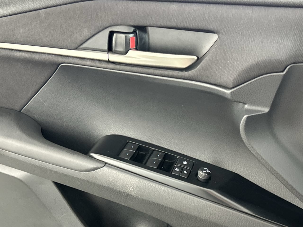 Used 2025 Toyota Camry LE w/ Convenience Package FWD image 19