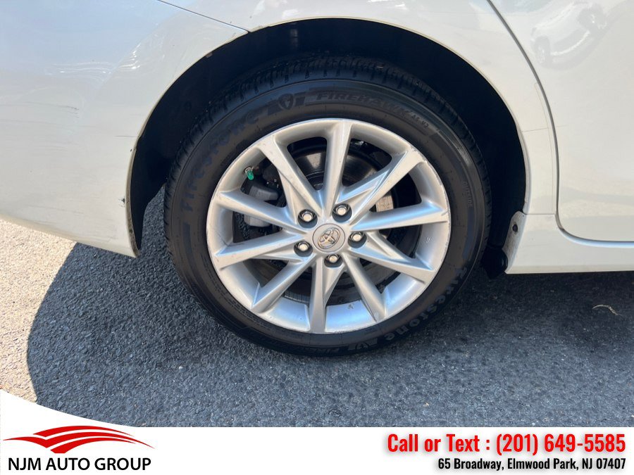 Used 2014 Toyota Prius V Five FWD image 13