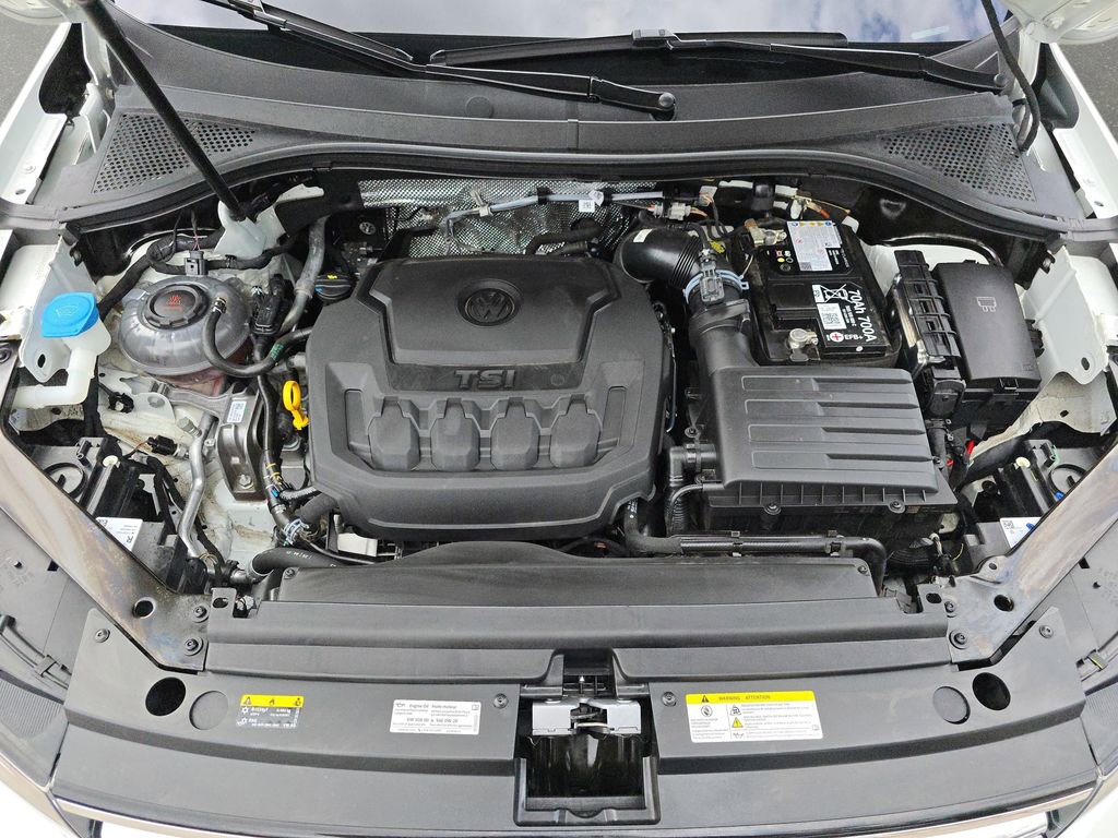 Used 2024 Volkswagen Tiguan SE w/ Panoramic Sunroof Package FWD image 35