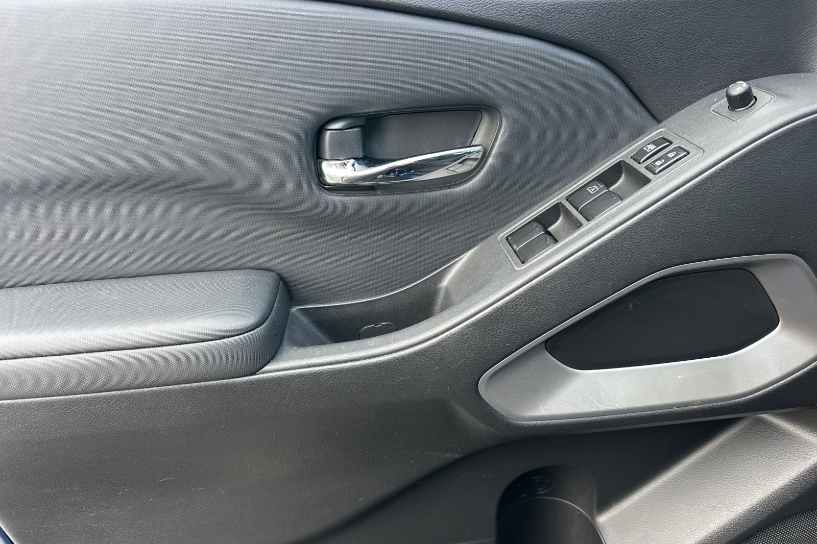 Used 2022 Nissan Frontier SV image 12