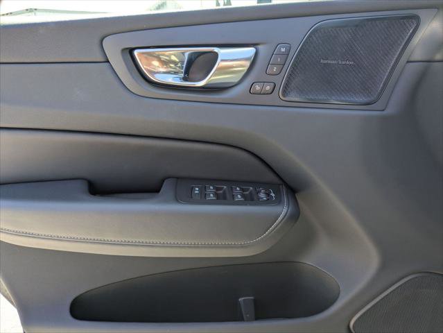 Used 2023 Volvo XC60 B5 Ultimate image 10