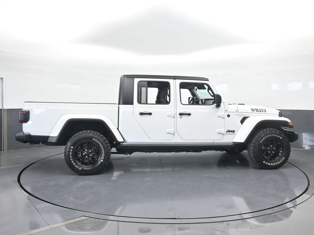Used 2024 Jeep Gladiator Sport image 7
