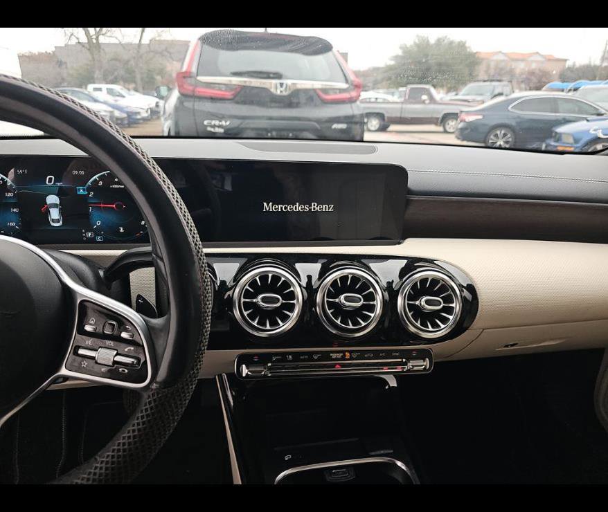 Used 2021 Mercedes-Benz CLA 250 4MATIC w/ Premium Package image 5