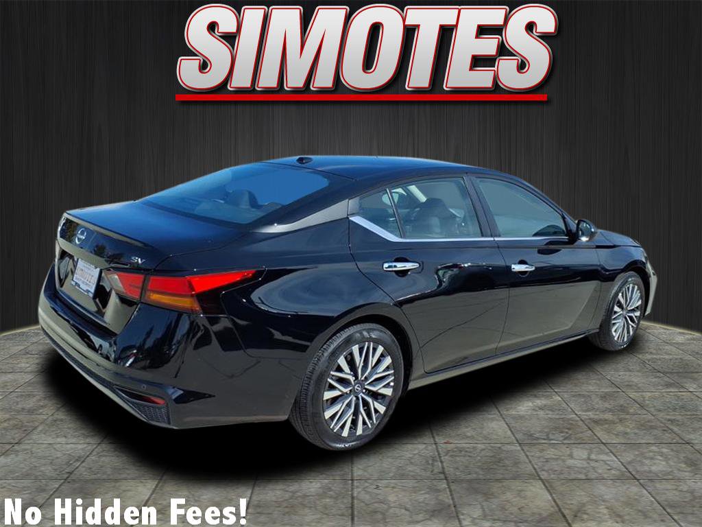 Used 2024 Nissan Altima 2.5 SV image 3