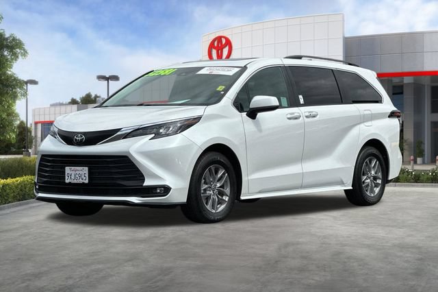Certified 2026 Toyota Sienna XLE FWD image 10