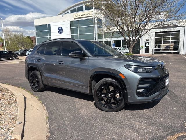 Certified 2025 Volkswagen Tiguan SE R-Line