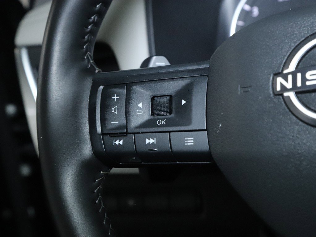 Certified 2025 Nissan Rogue SV image 22