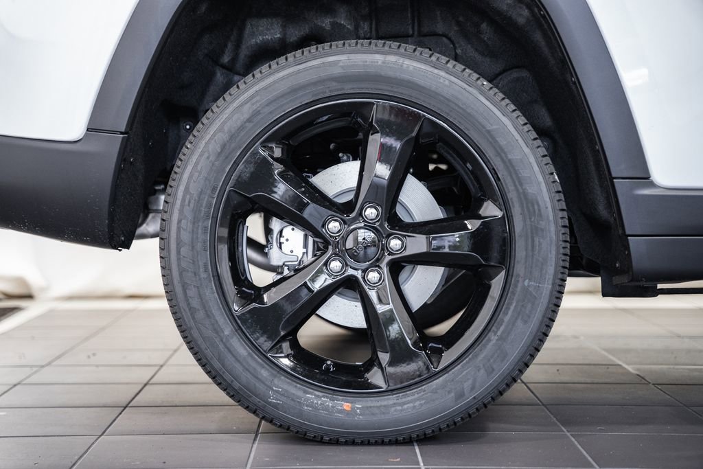 New 2025 Jeep Grand Cherokee Altitude image 16