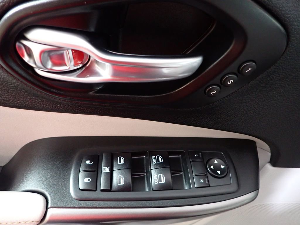 Used 2019 Jeep Cherokee Limited w/ Luxury Group image 25