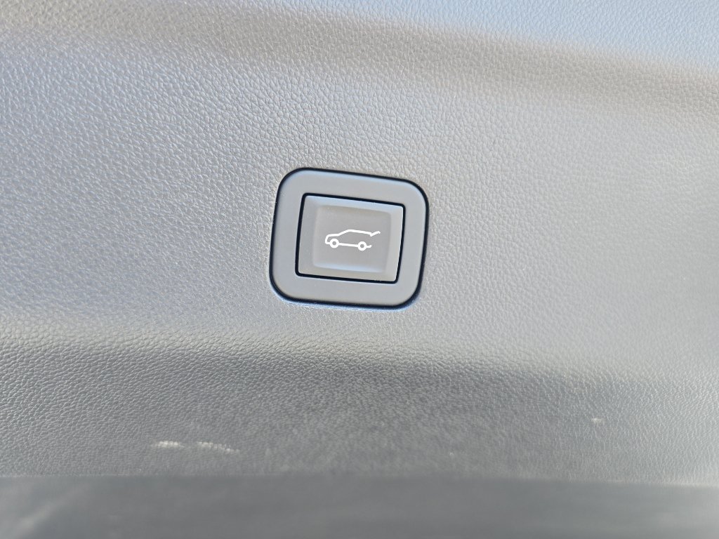 Used 2026 Chevrolet Tahoe Premier AWD/4WD image 10