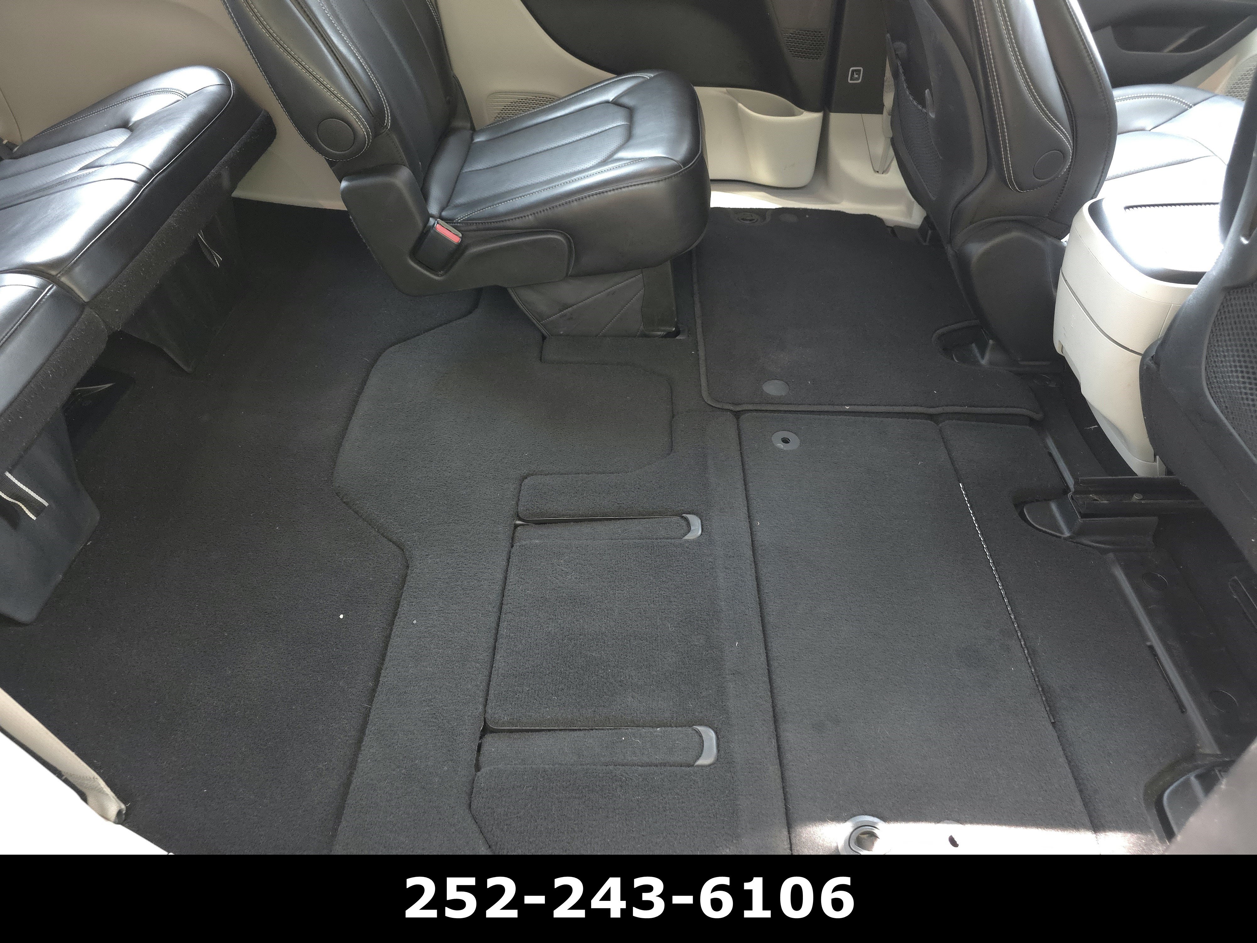 Used 2024 Chrysler Pacifica Touring-L FWD image 40
