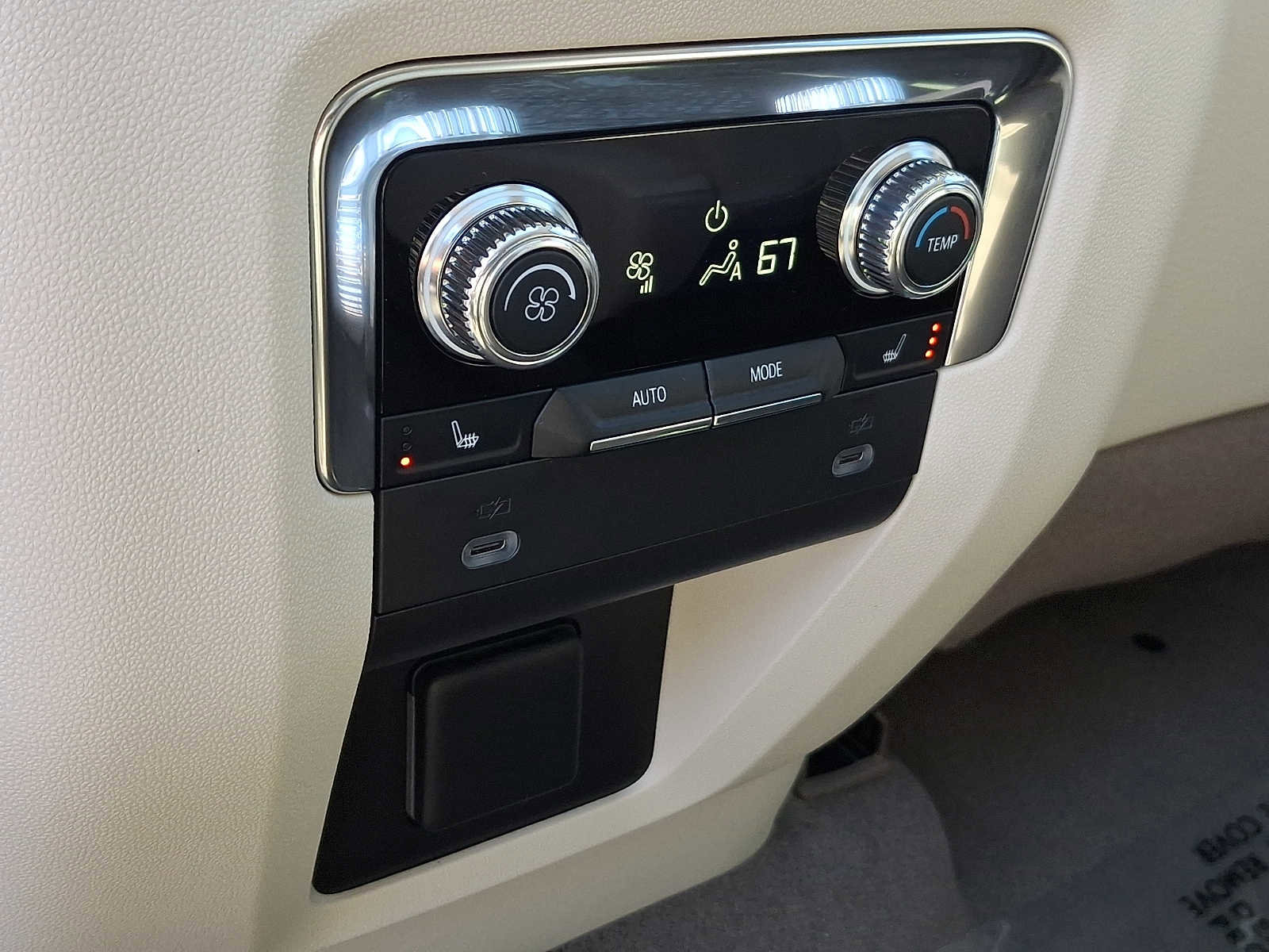 Used 2022 GMC Yukon Denali w/ Denali Premium Package AWD/4WD image 13
